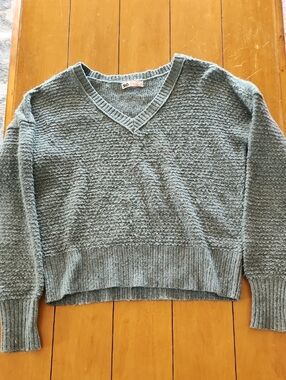 SO Women's Textured V-Neck Sweater - Teal Green